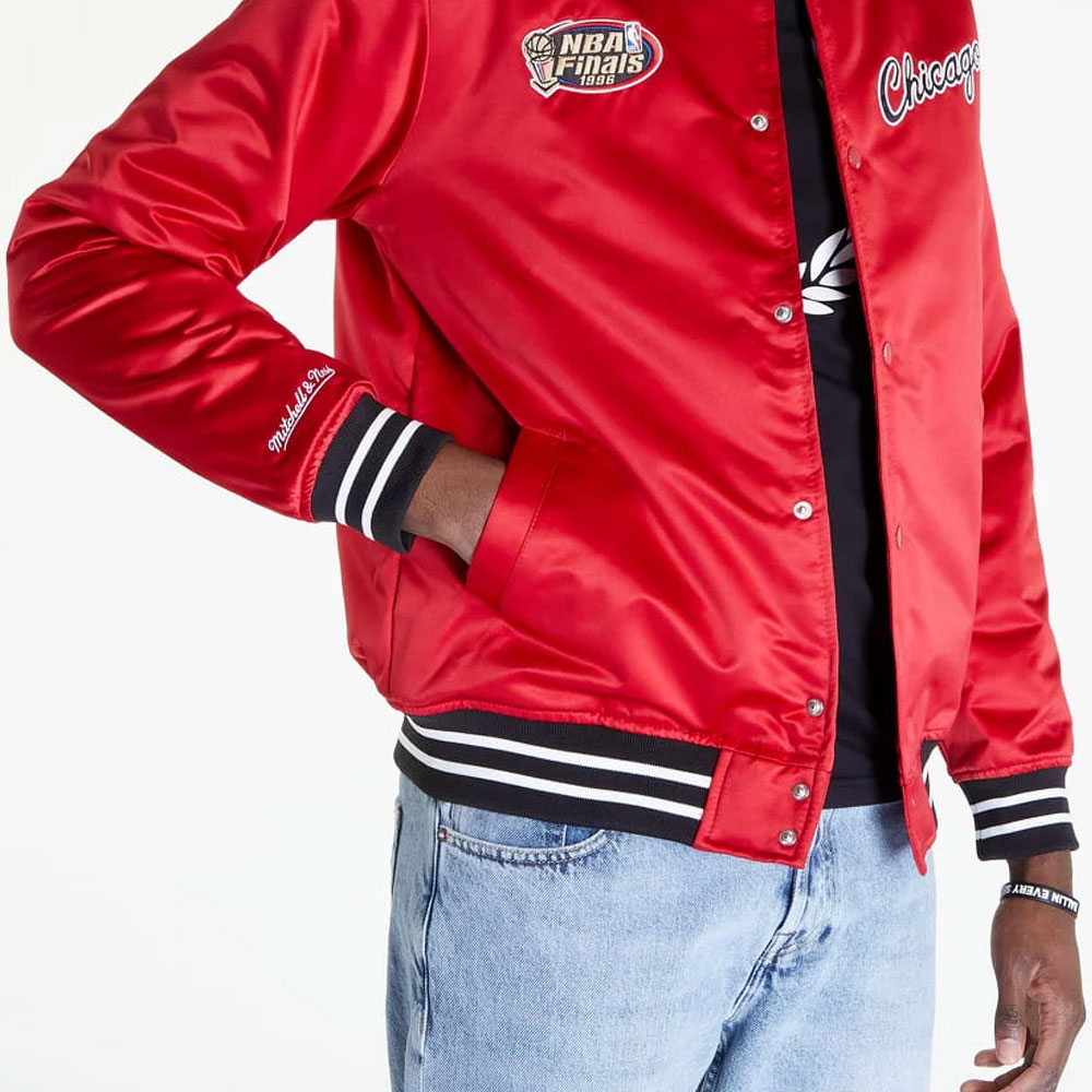 Chicago Bulls Heavyweight Red Satin Jacket - Image 3