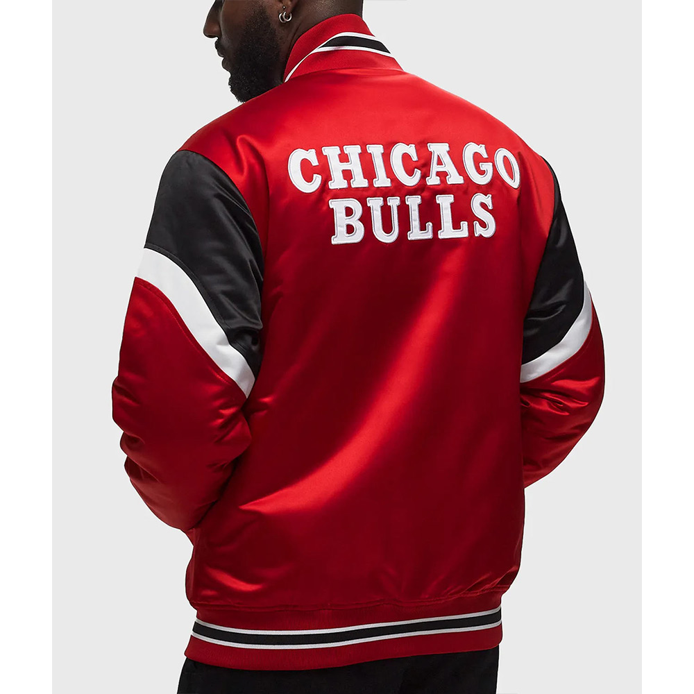 Chicago Bulls Heavyweight Red Satin Jacket - Image 5